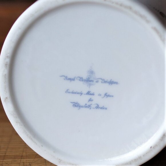 Royal Pavilion Porcelain Canister, Elizabeth Arden Christmas collection 1978 - Picture 6 of 6